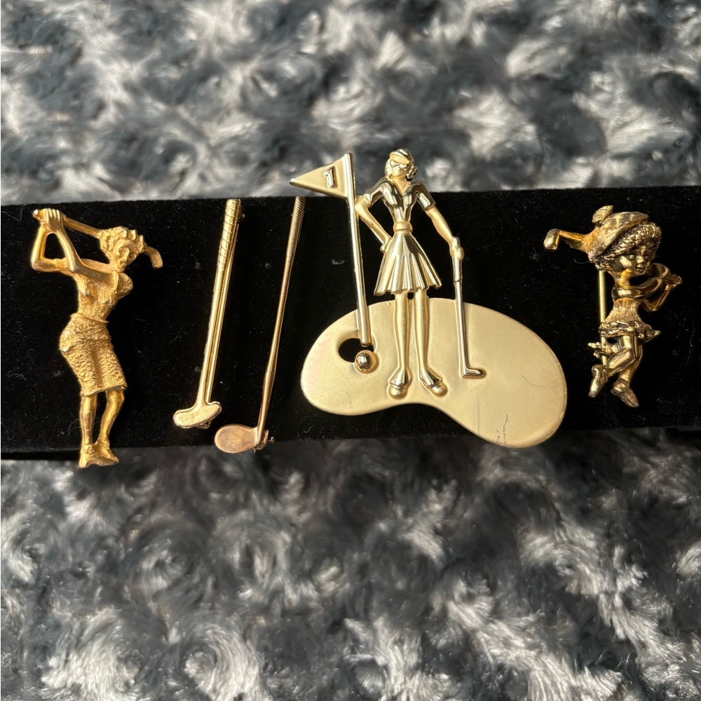 *SOLD* Lot of assorted gold brooches